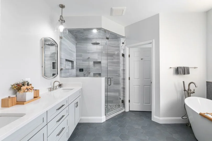 neo frameless steam shower with operable transom