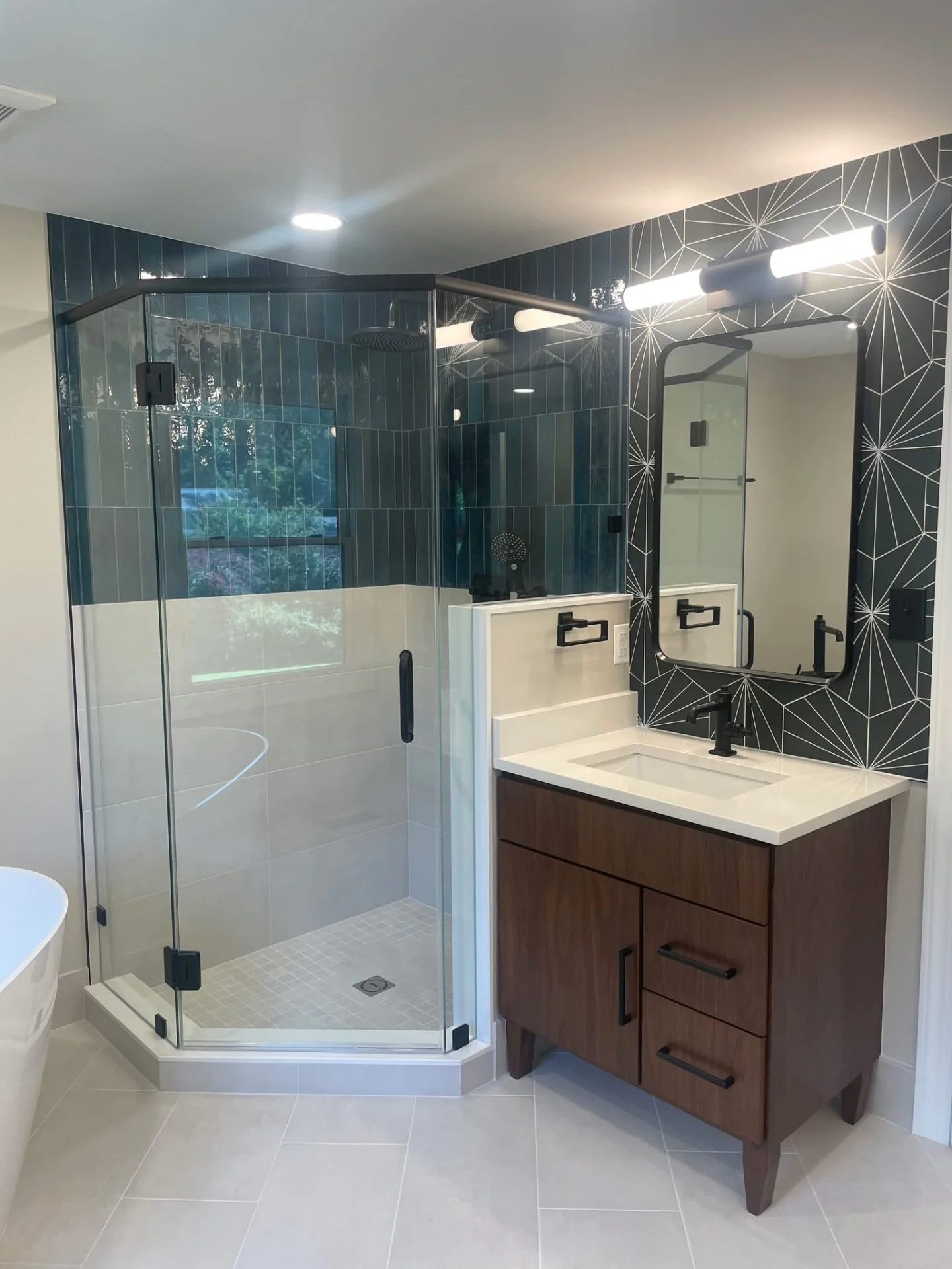 portals hardware frameless neo with matte black oceana hardware and header pic5